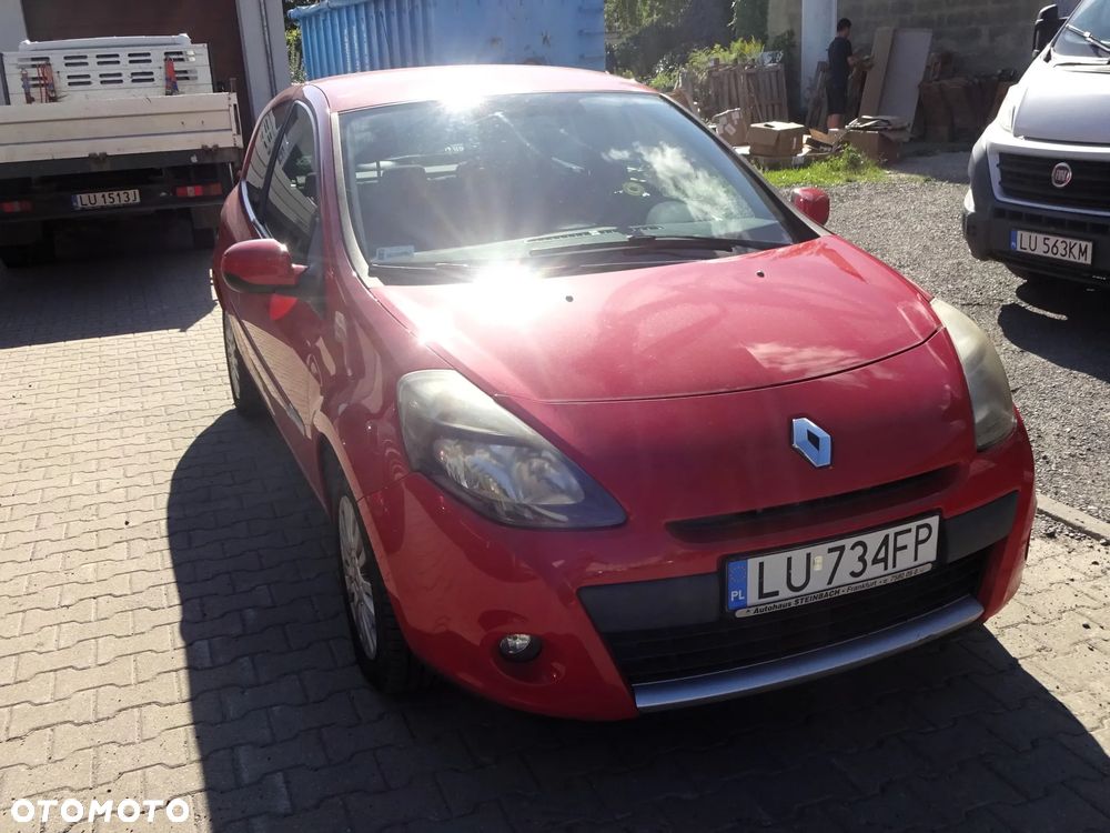 Renault Clio - 23