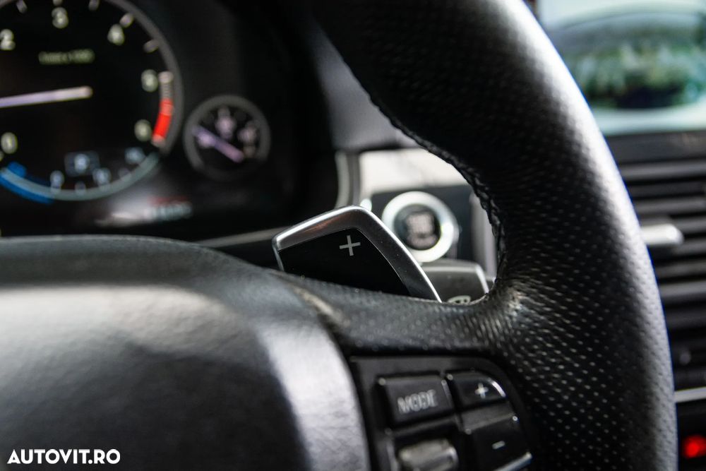 BMW Seria 5 525d xDrive - 21