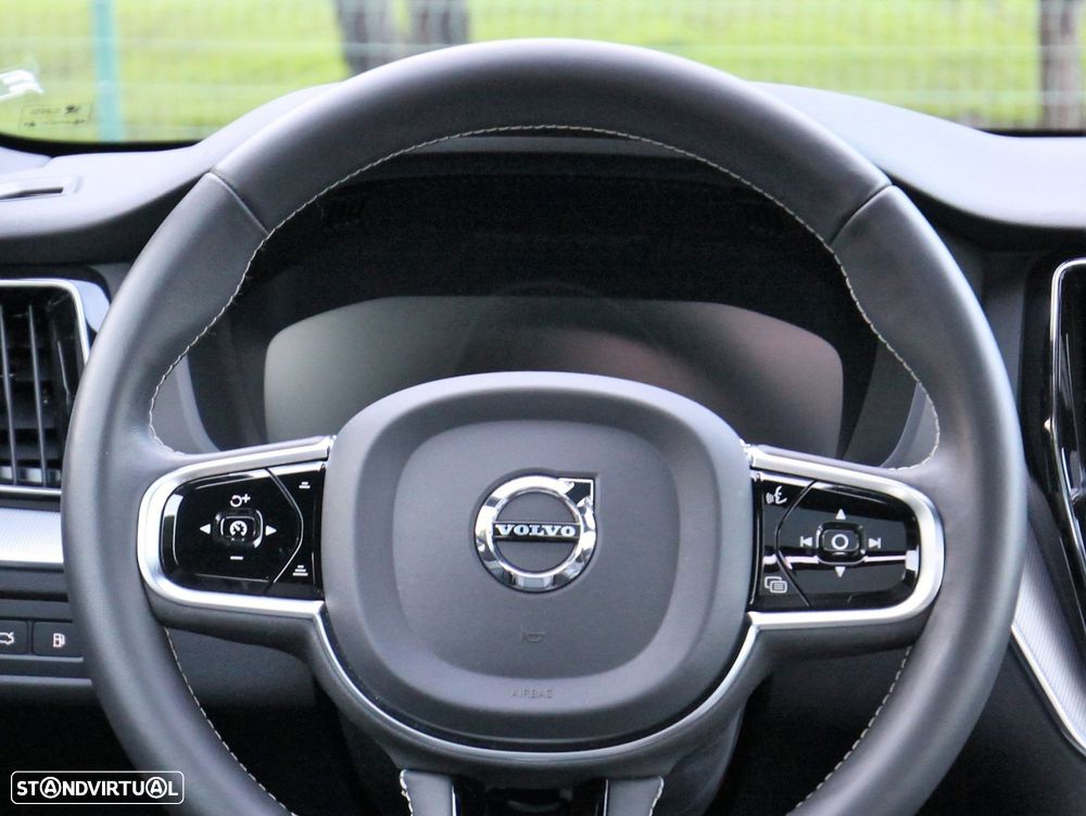 Volvo XC 60 2.0 T8 PHEV R-Design AWD - 40