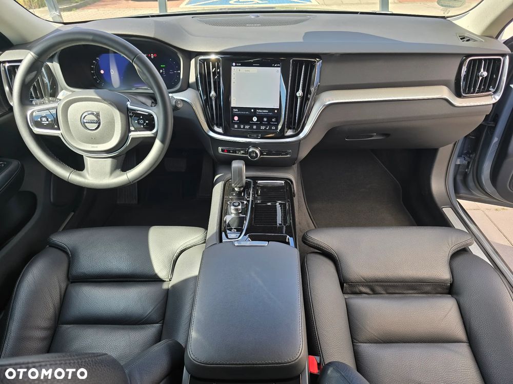 Volvo V60 T6 AWD Plug-In Hybrid Plus Dark - 12