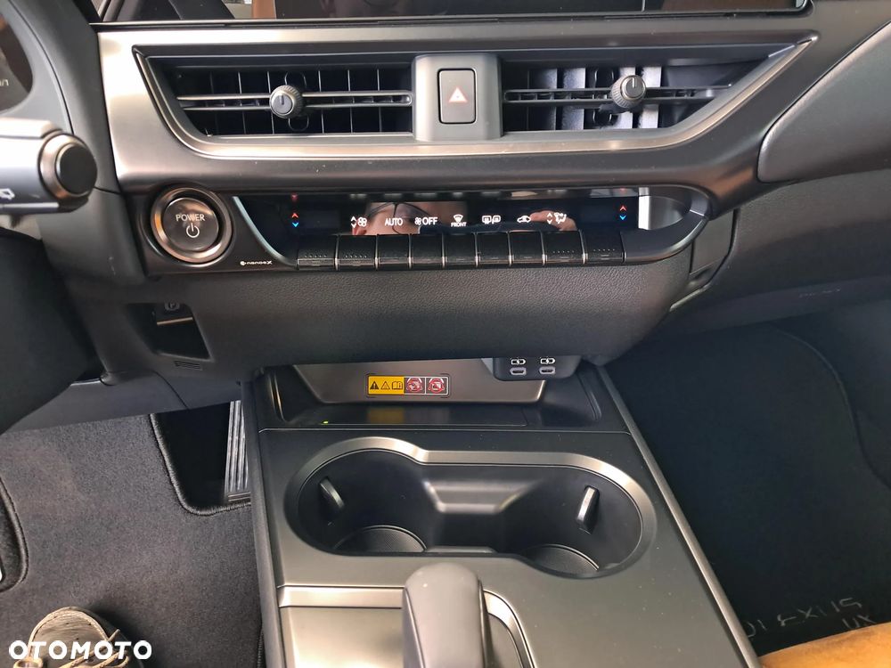 Lexus UX 300h Business - 15