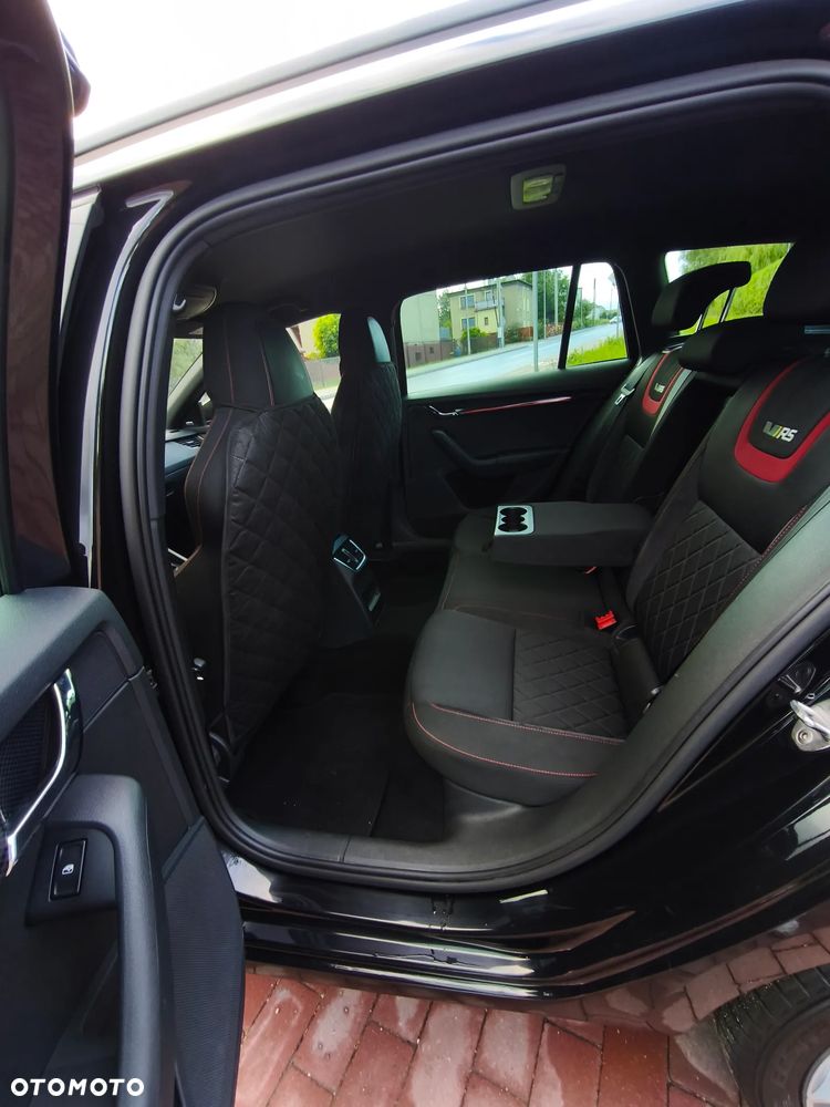 Skoda Octavia 2.0 TDI DSG RS - 27