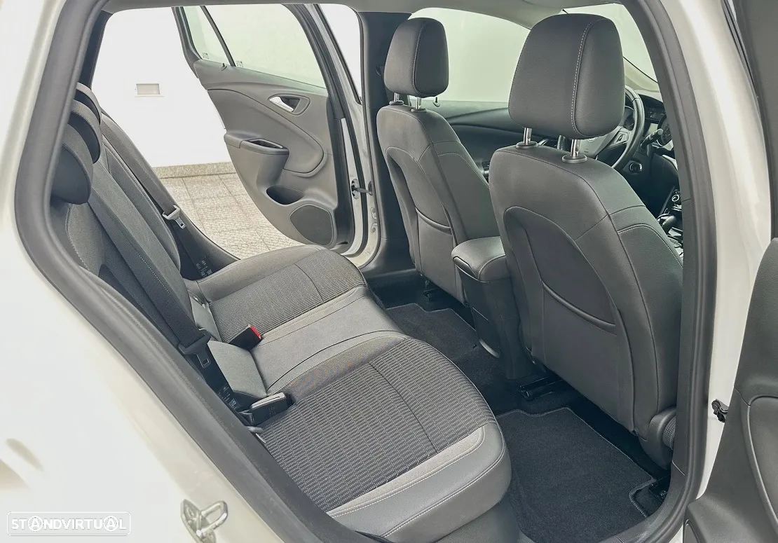Opel Astra Sports Tourer 1.5 D S&S Auto Elegance - 11
