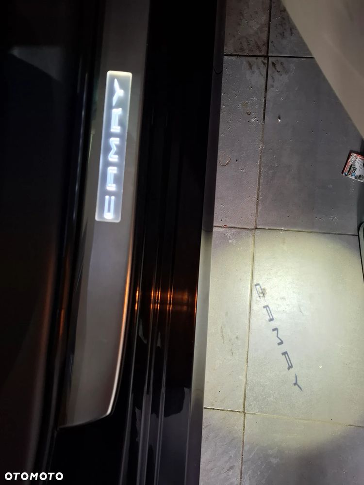 Toyota Camry 2.5 Hybrid Executive CVT - 24