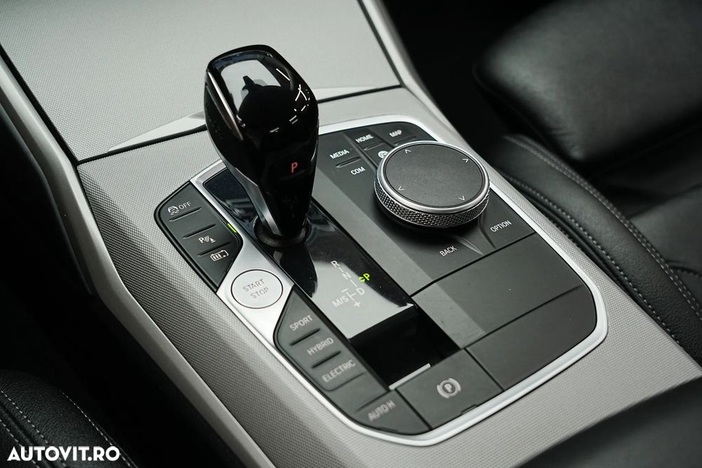 BMW Seria 3 330e Aut. Sport Line - 33