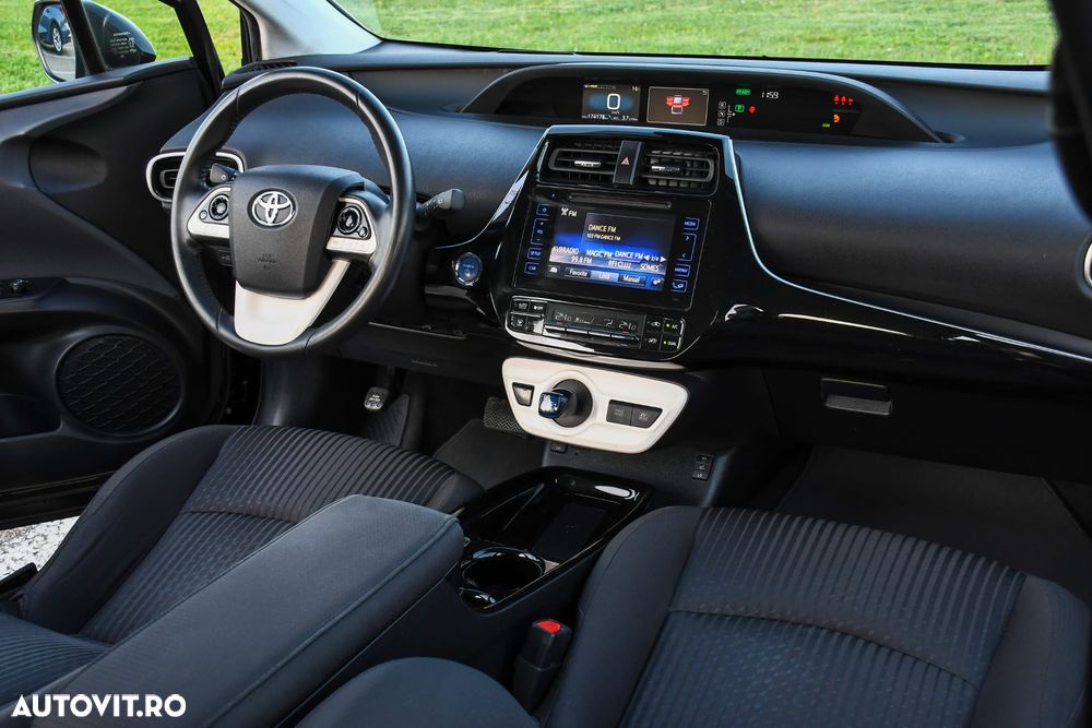 Toyota Prius 1.8 Dual VVT-i Sol+ - 6