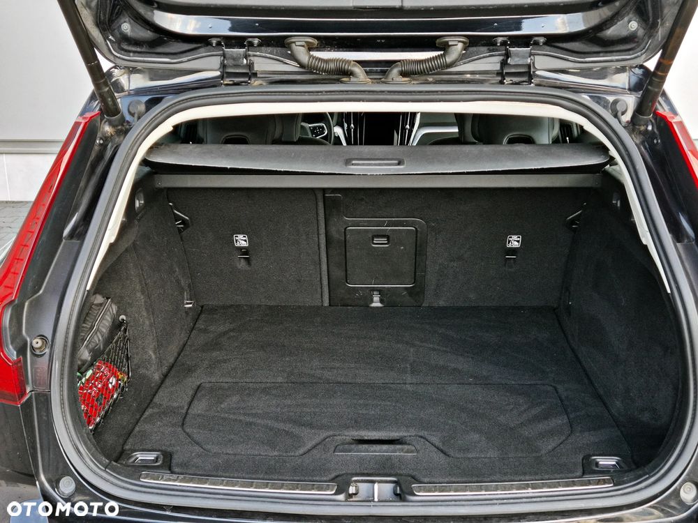 Volvo V60 B3 B DKG Momentum Pro - 34