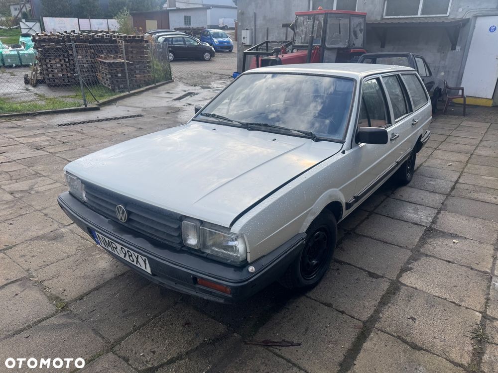 Volkswagen Passat - 1