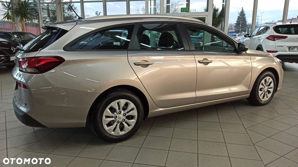 Hyundai i30 1.5 DPI Classic + - 7