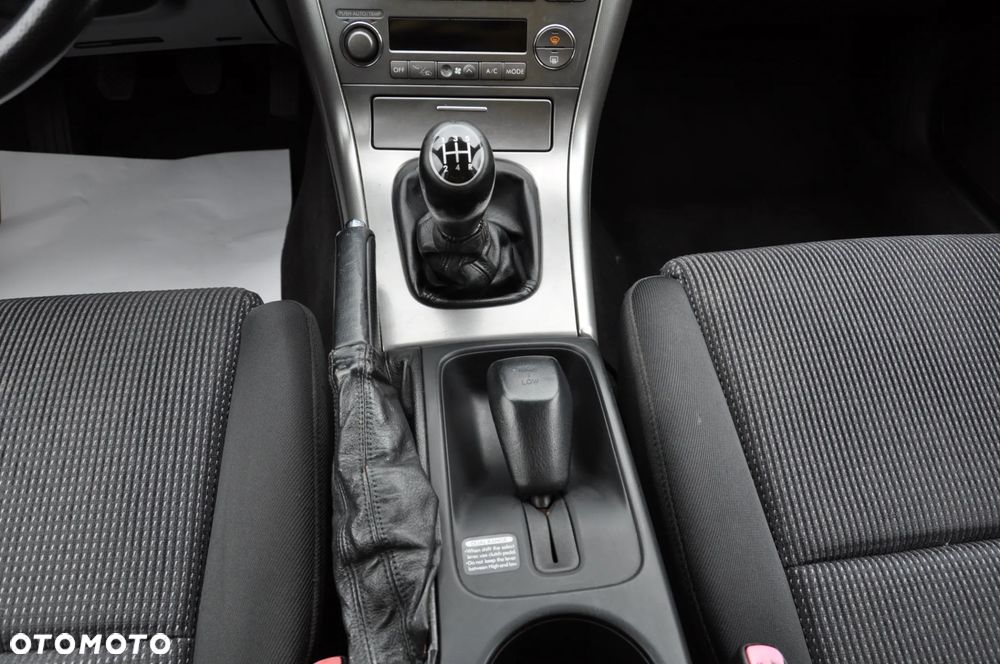Subaru Outback 2.5i MT - 13