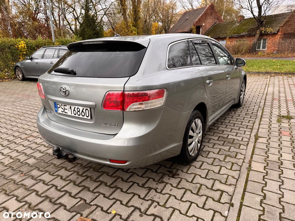 Toyota Avensis - 15