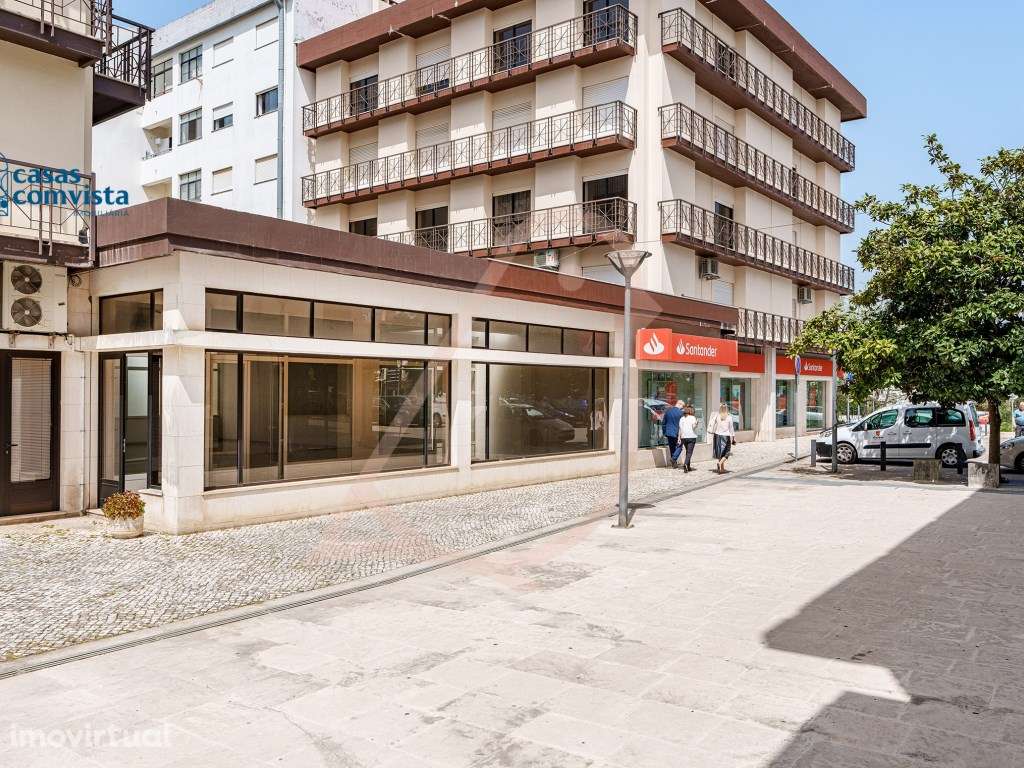 Loja com 158 m² junto ao Centro de Saúde de Fátima - Máxima Visibil... - Grande imagem: 2/12