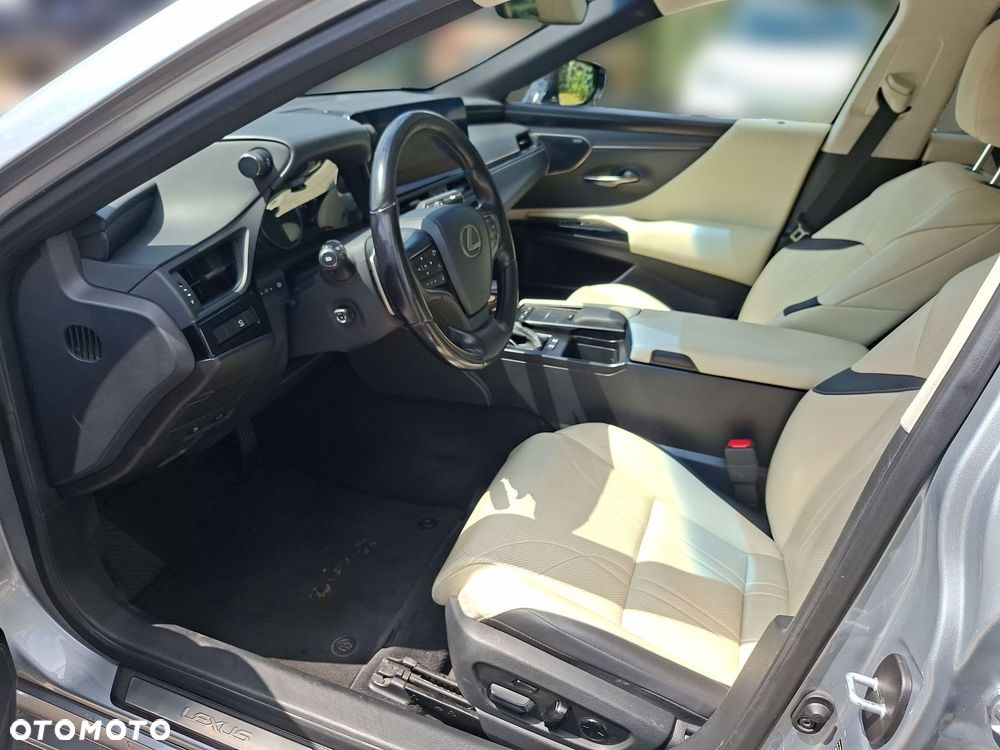 Lexus ES 300h Prestige - 9