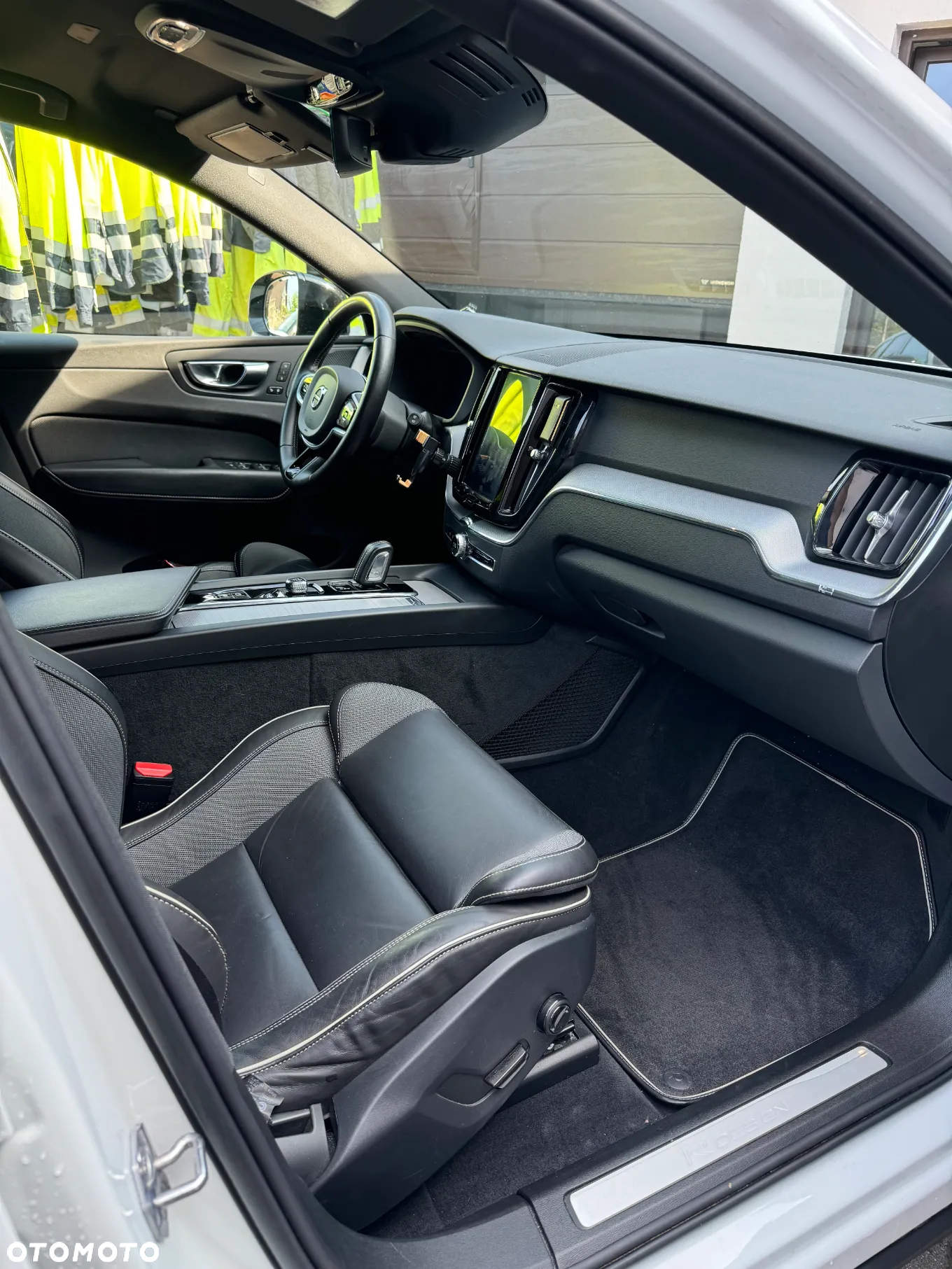 Volvo XC 60 B4 D AWD R-Design - 14