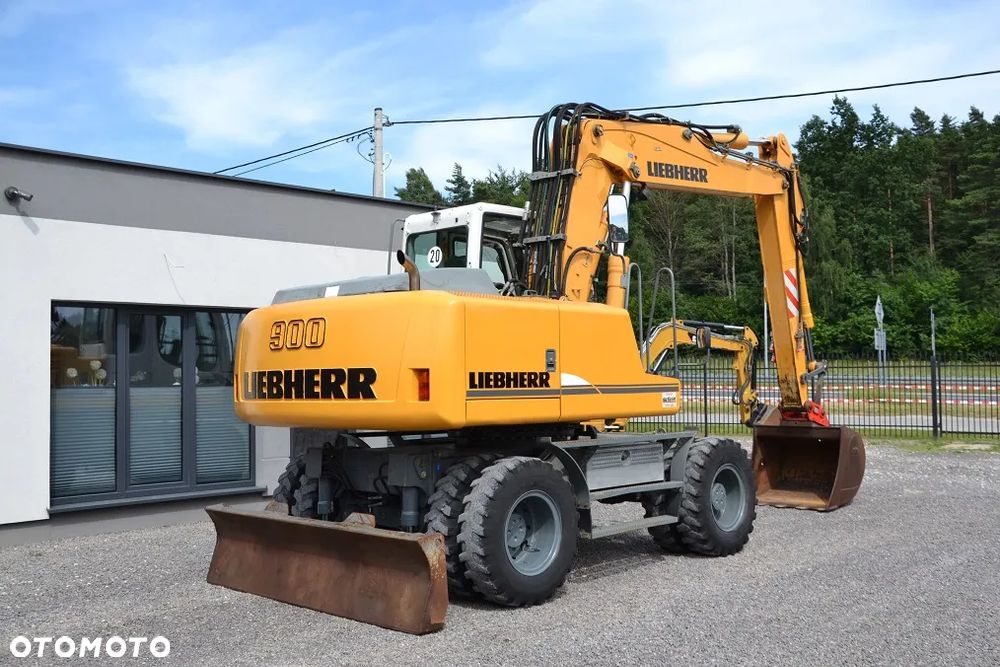 Liebherr A900 C - 10