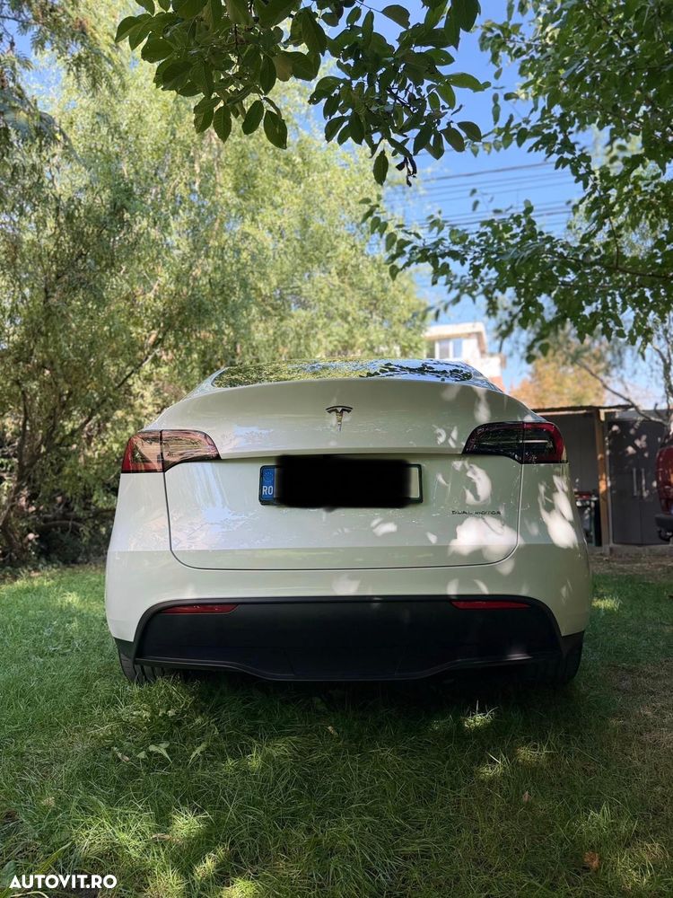 Tesla Model Y - 4