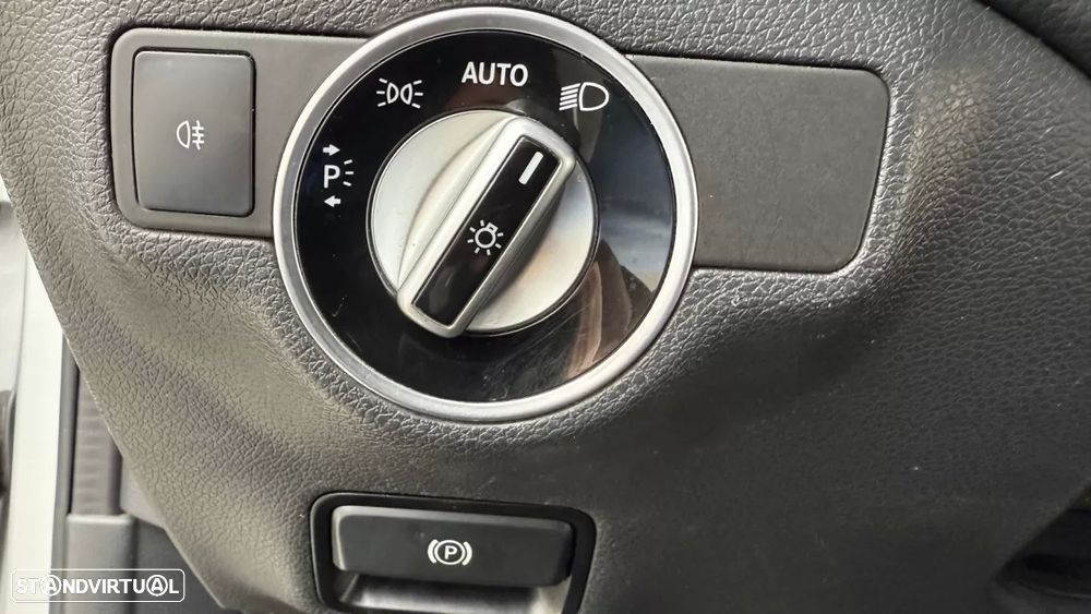 Mercedes-Benz GLA 180 CDI AMG Line - 32