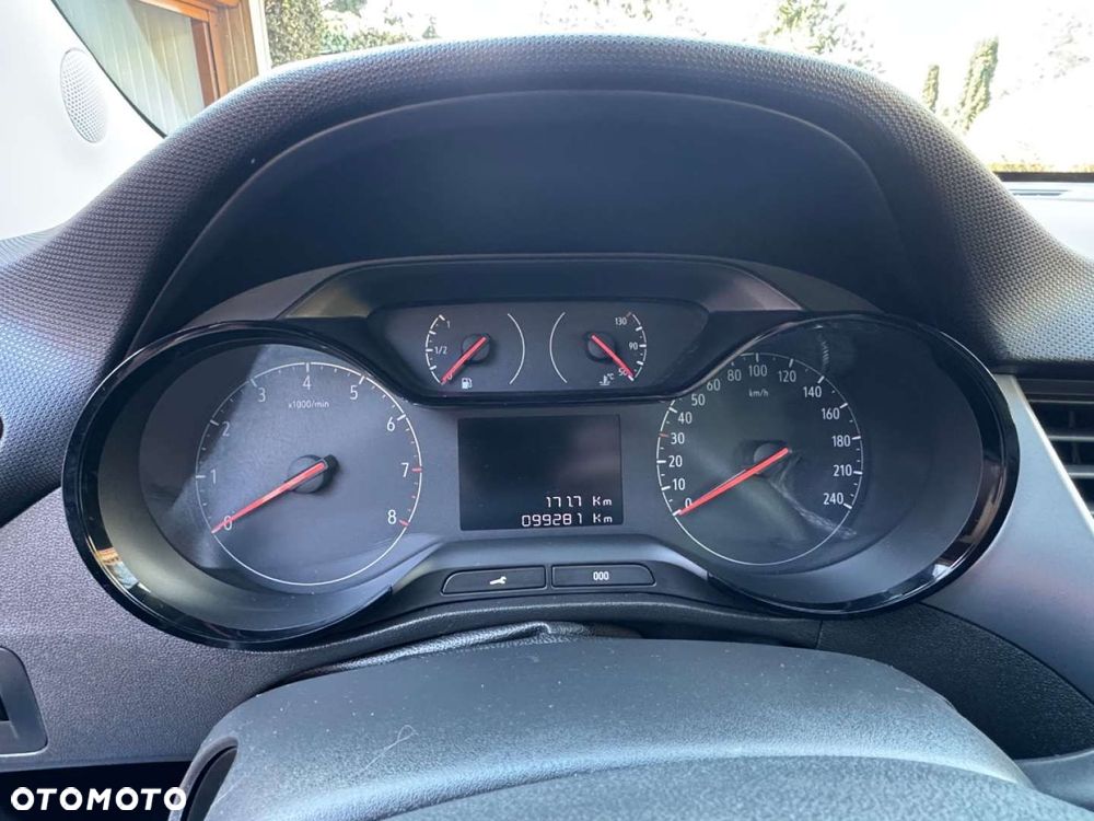 Opel Crossland X - 17