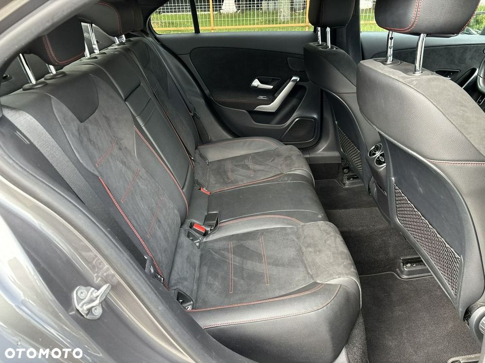 Mercedes-Benz Klasa A 220 4-Matic AMG Line 7G-DCT - 17