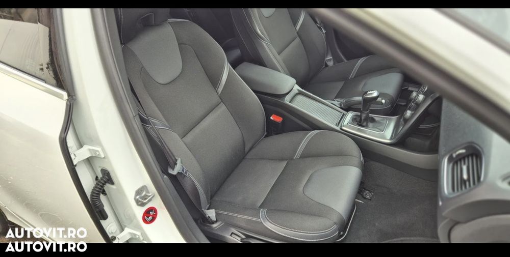 Volvo V40 D4 Momentum - 21