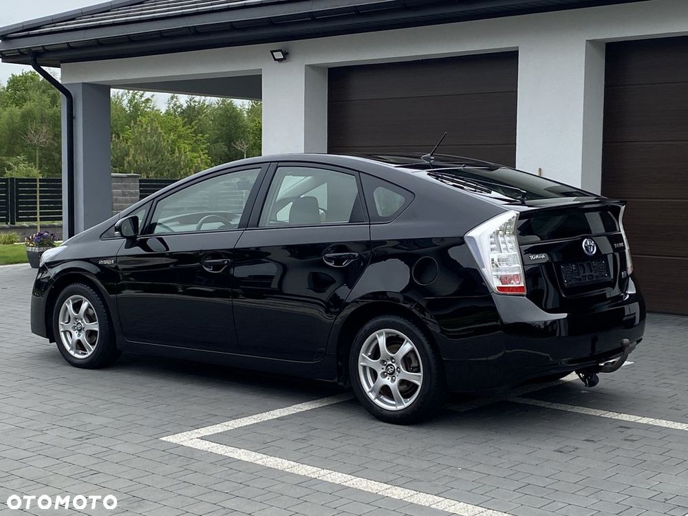 Toyota Prius (Hybrid) - 4