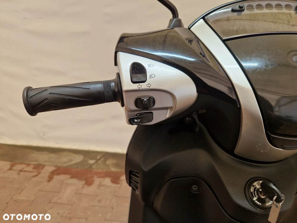 Yamaha X-max - 24