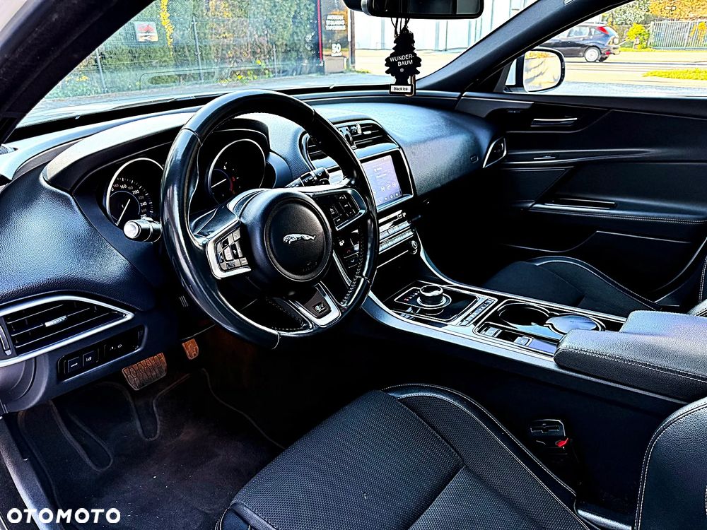 Jaguar XE 20d R-Sport - 20