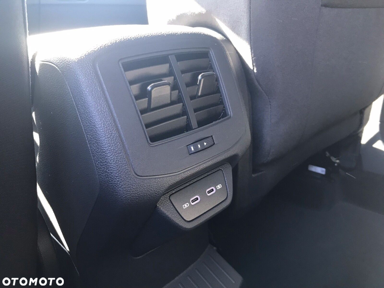 Volkswagen T-Roc - 13