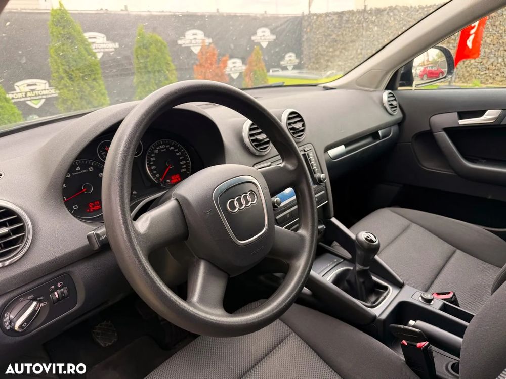 Audi A3 1.6 Sportback Ambiente - 6