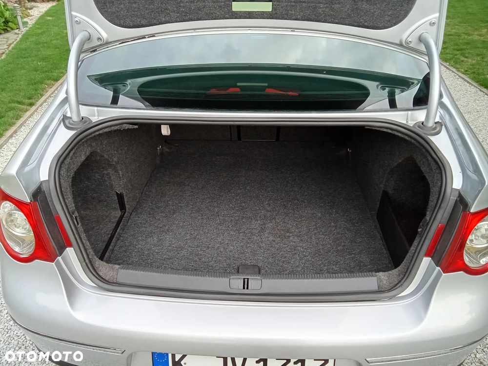 Volkswagen Passat - 30