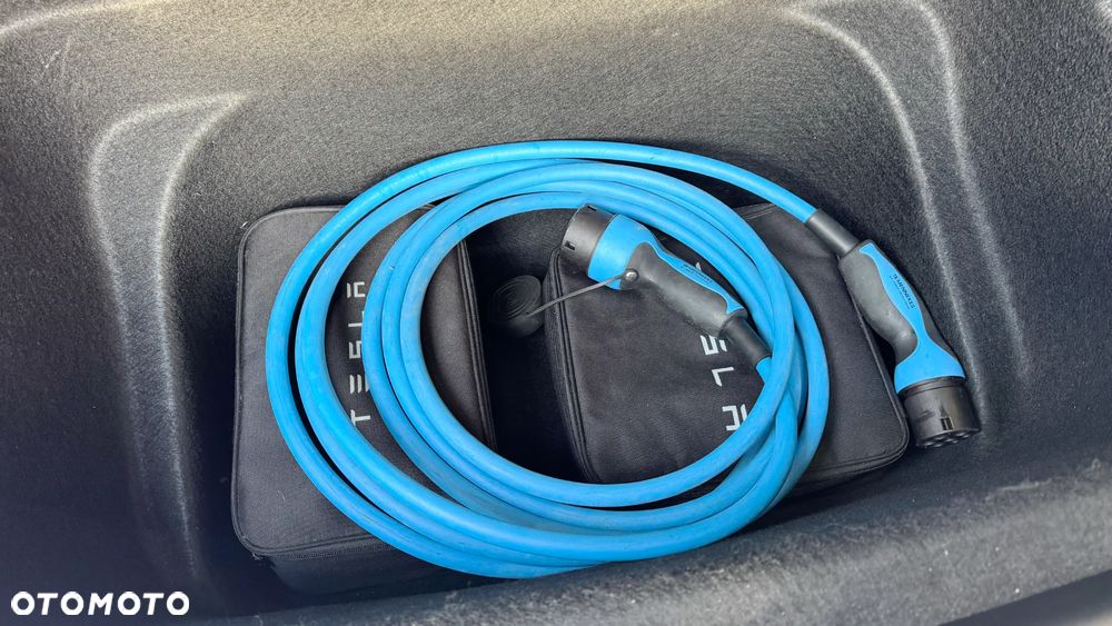 Tesla Y Performance AWD - 35