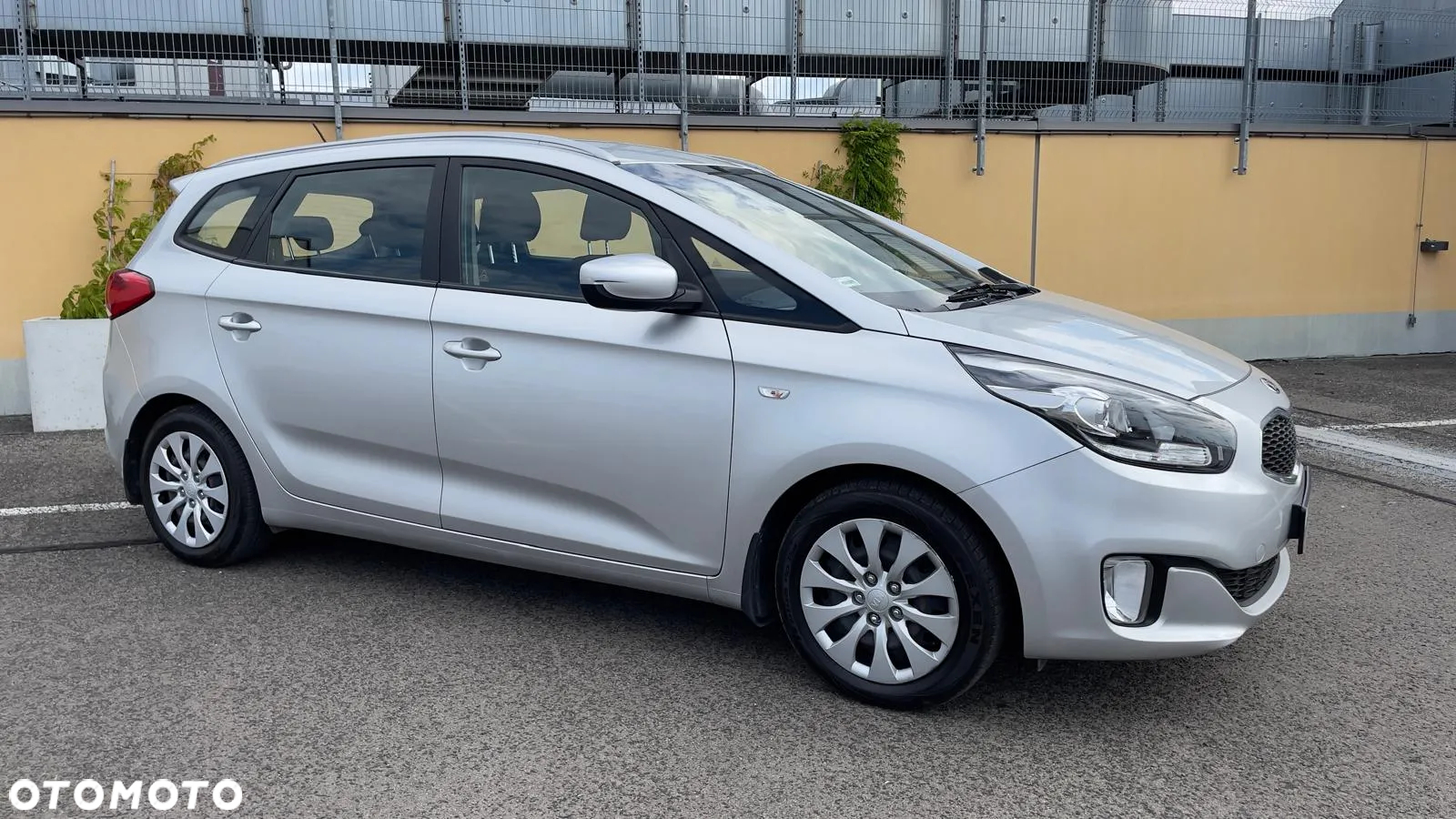 Kia Carens 1.6 GDI L - 2