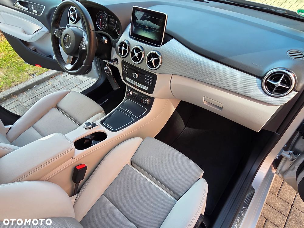 Mercedes-Benz Klasa B 180 7G-DCT Edition - 20