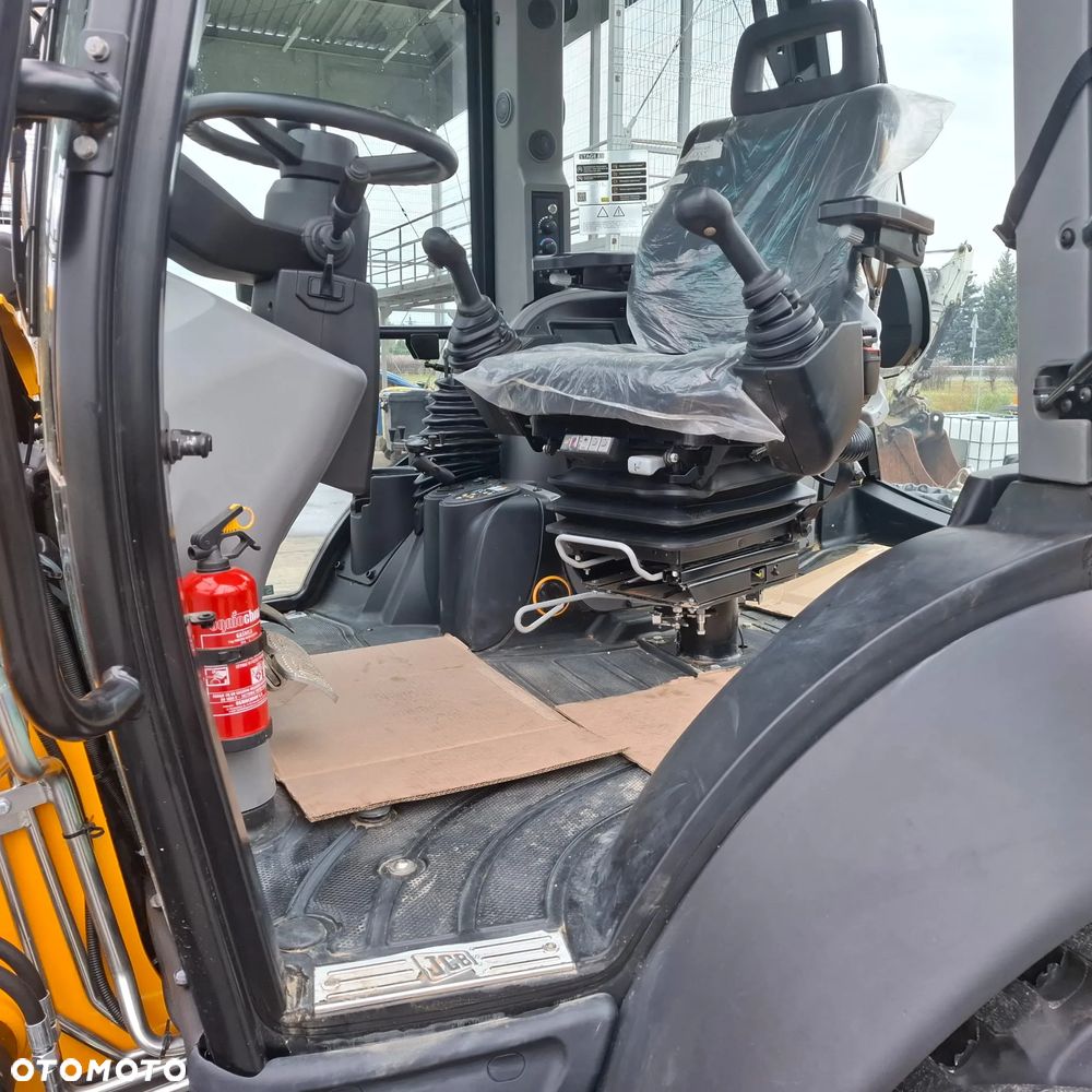 JCB 4CX PLUS AEC - 3