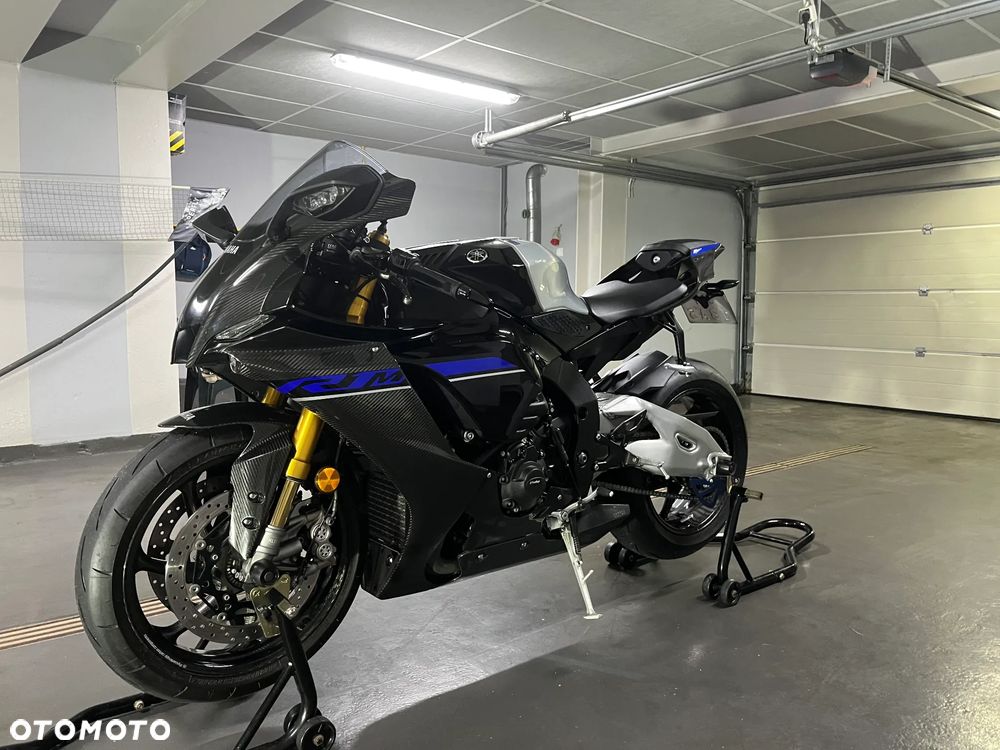 Yamaha R1 - 4
