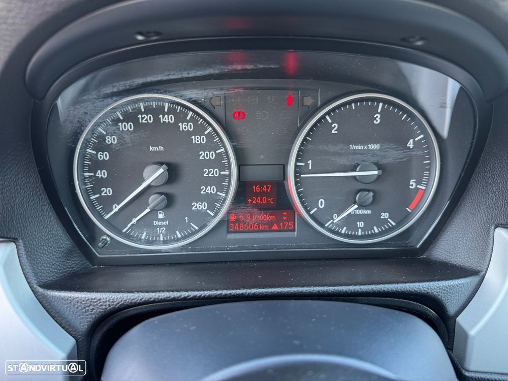 BMW 318 d Dynamic - 11