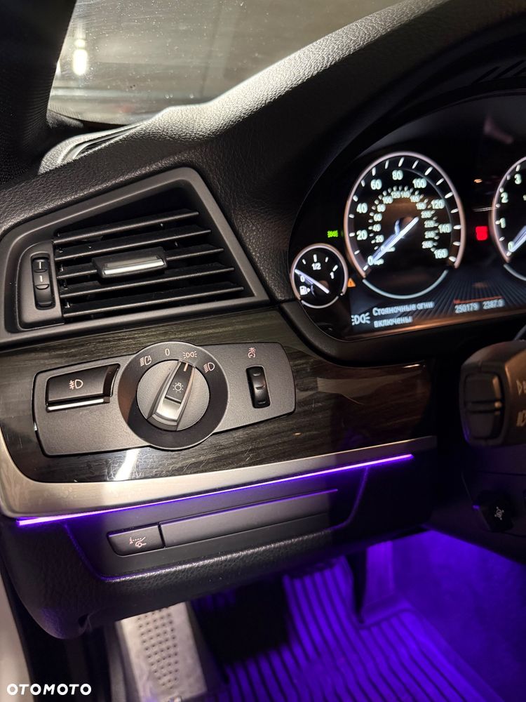 BMW Seria 5 535i xDrive - 26