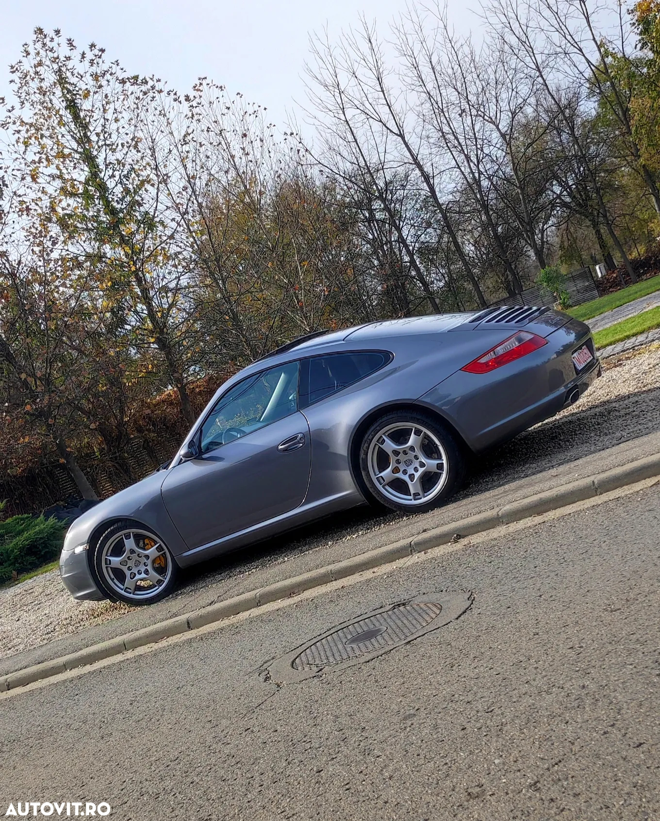 Porsche 911 Carrera - 4
