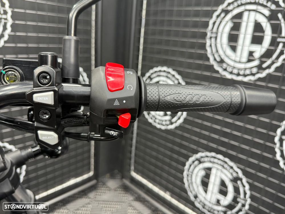 QJ Motor SRV 125 - 4