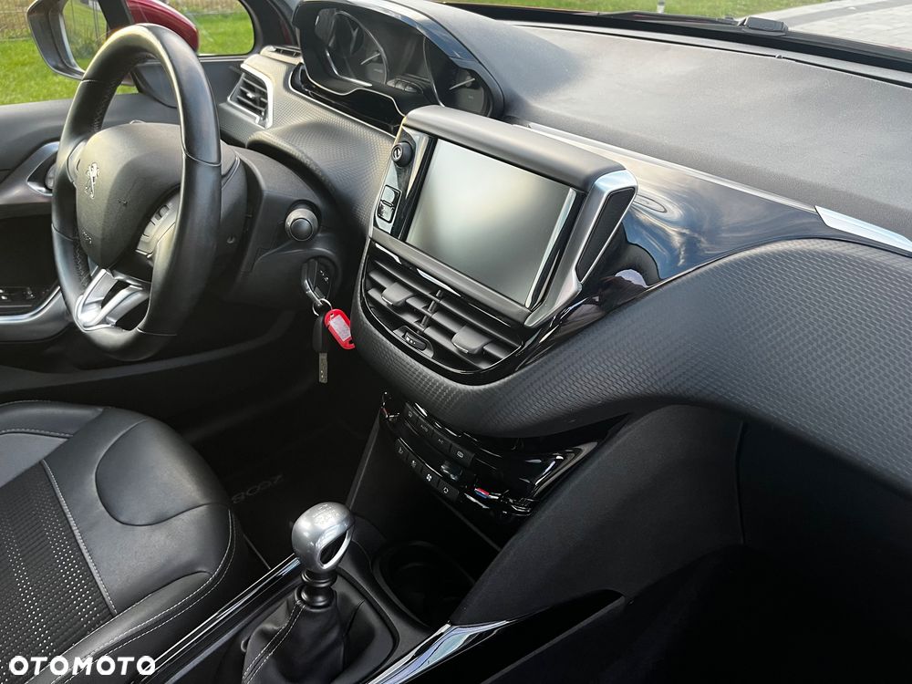 Peugeot 2008 1.2 Pure Tech GPF Allure S&S - 26