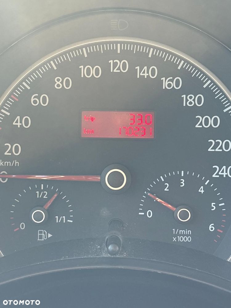 Volkswagen New Beetle - 25