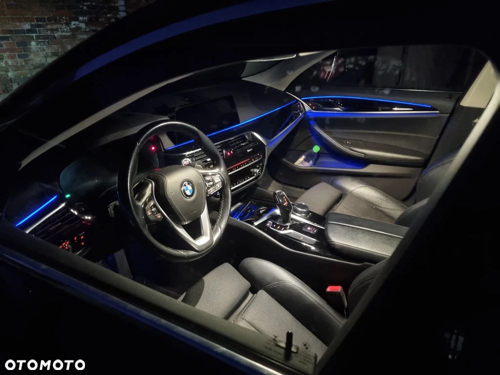 BMW Seria 5 518d Luxury Line sport - 10