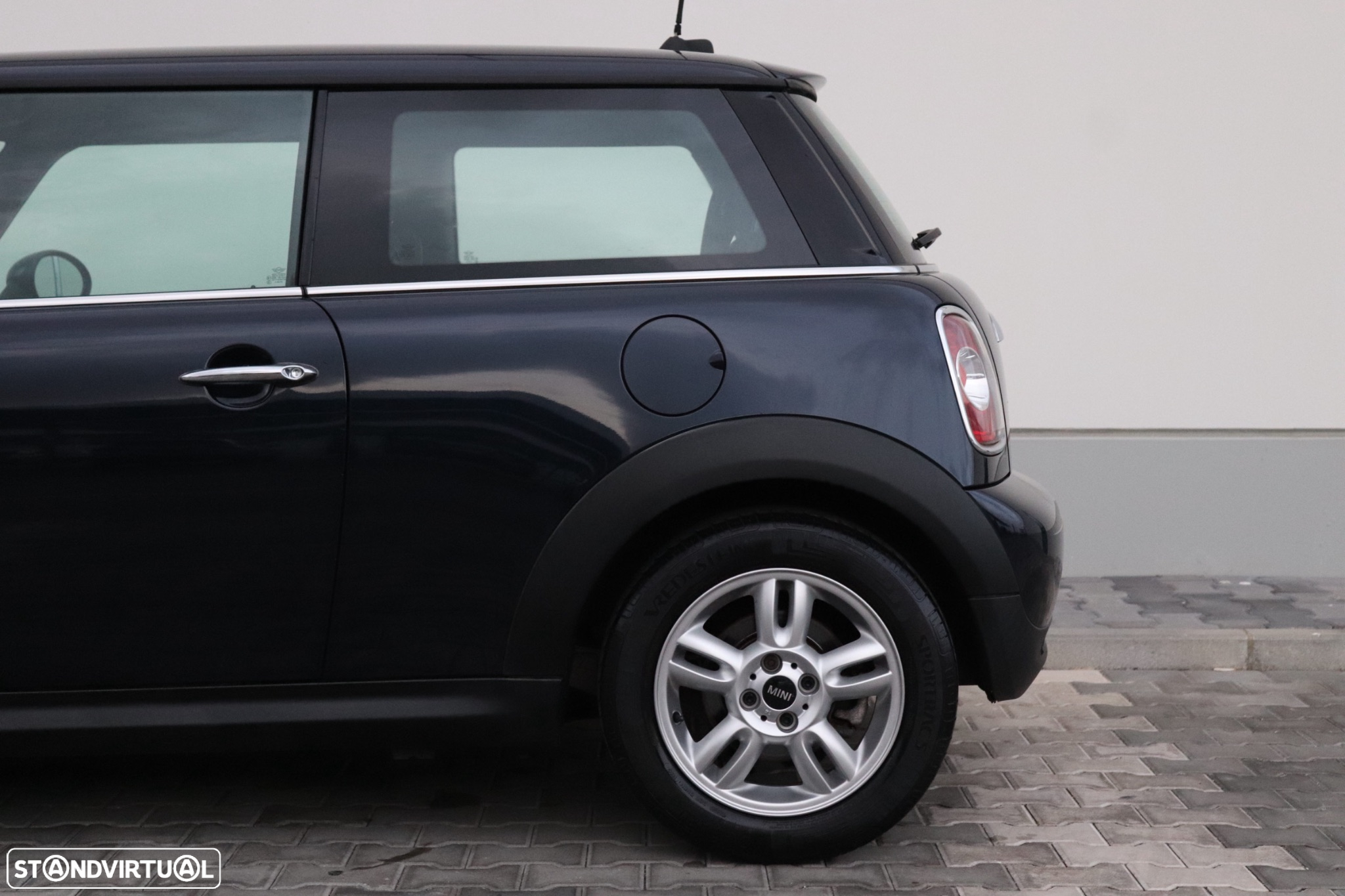 MINI 3 Portas One D - 23