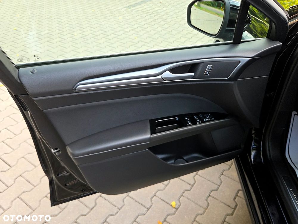 Ford Mondeo 2.0 Hybrid Titanium - 18