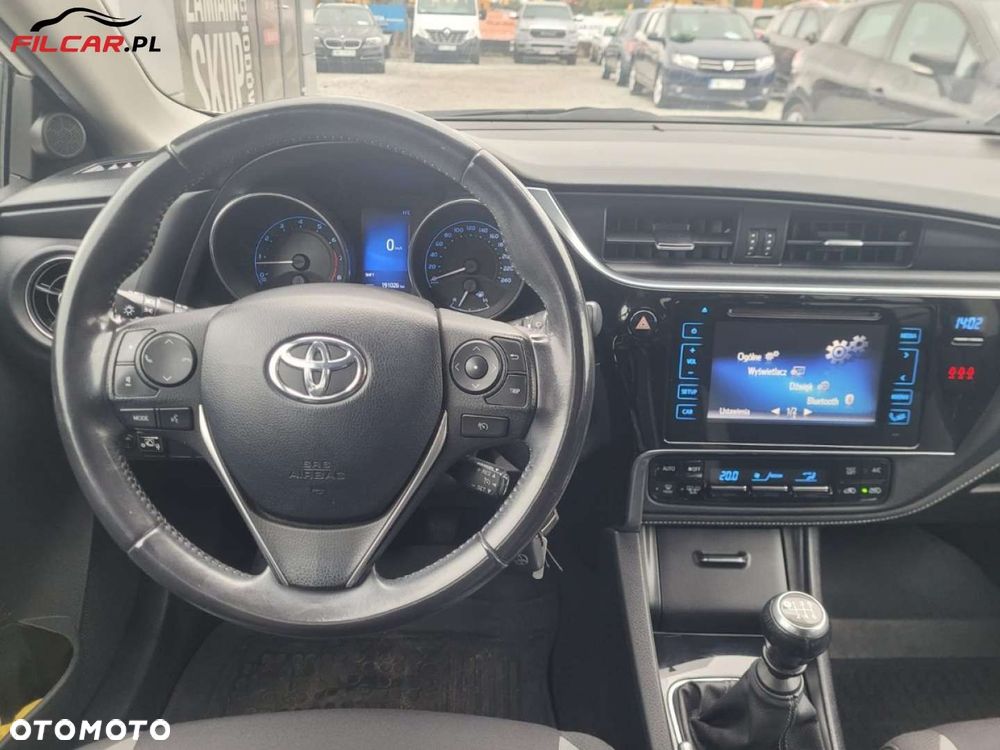 Toyota Auris - 11