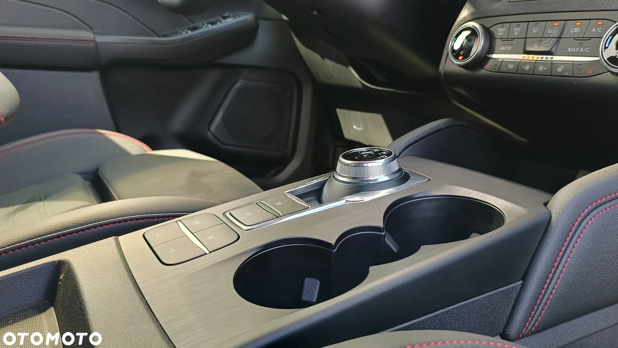 Ford Kuga - 32