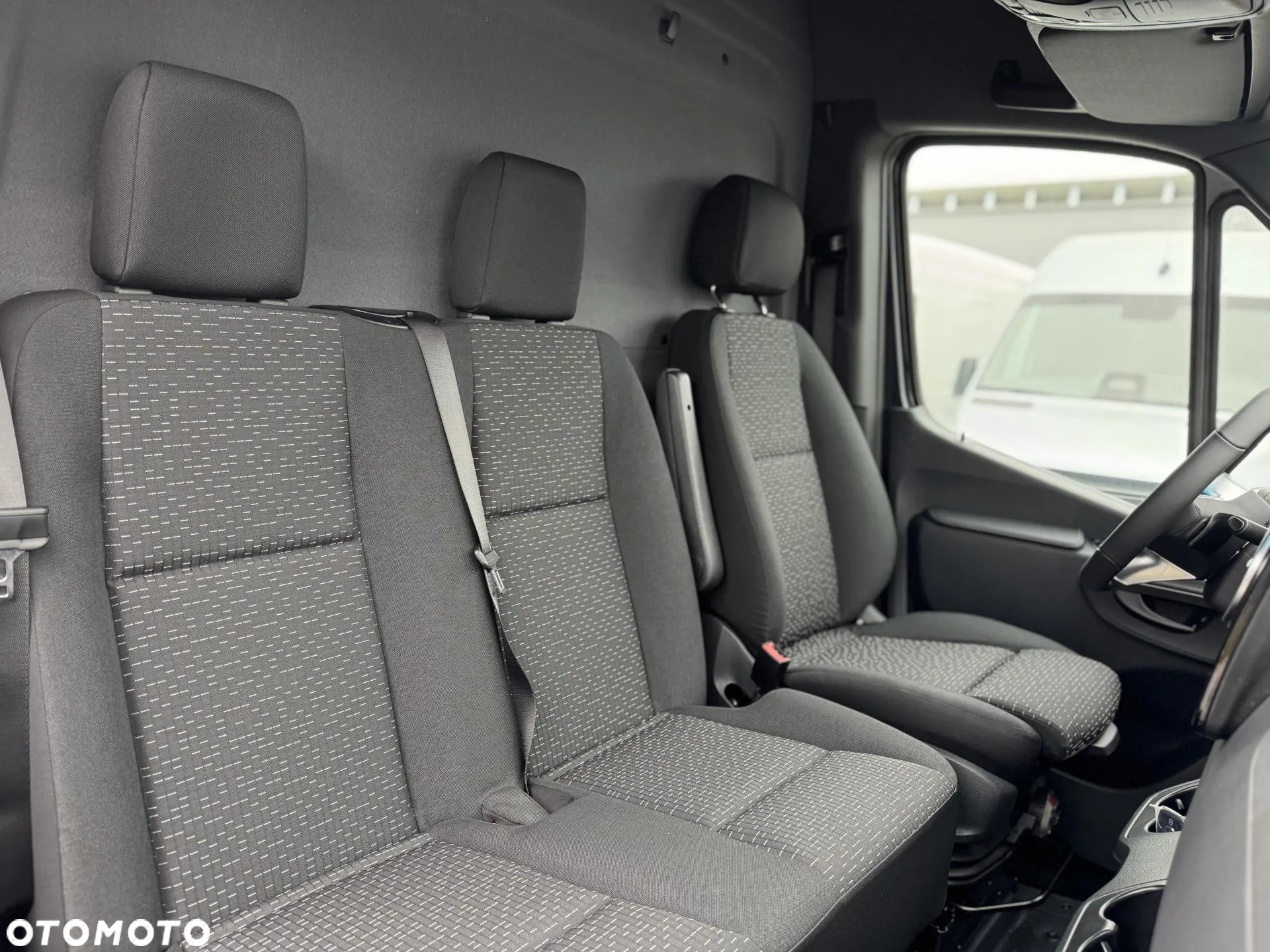 Mercedes-Benz Sprinter - 11