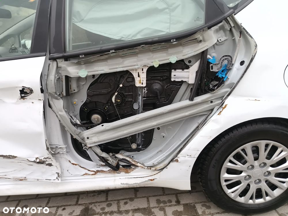 Kia Ceed 1.4 CVVT ISG Dream Team Edition - 20