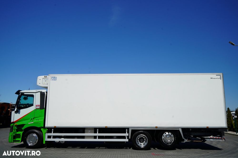 Renault T 430 / 6x2 / REFRIGERAT -9 M / UNITATE CARRIER SUPRA 1250 / platformă elevatoare / oblon rulant / punte de ridicare / direcție - 3
