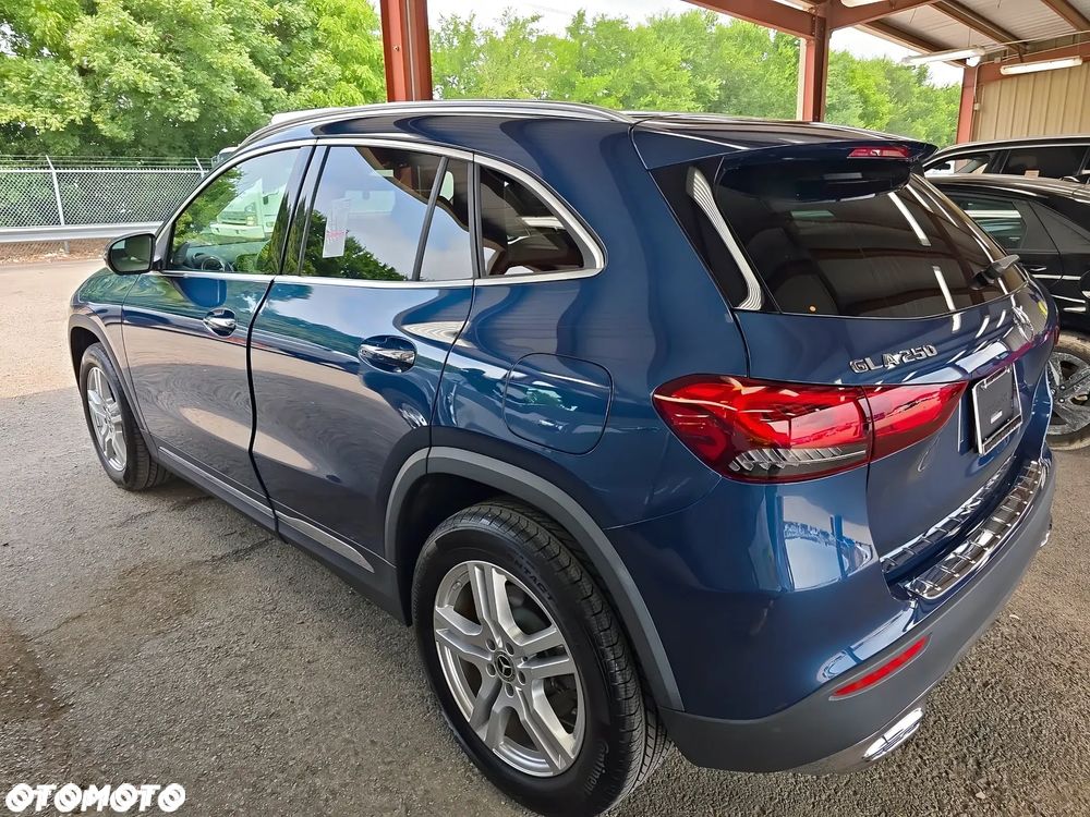 Mercedes-Benz GLA 250 4-Matic - 3